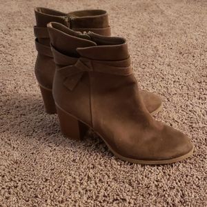 American eagle heels
